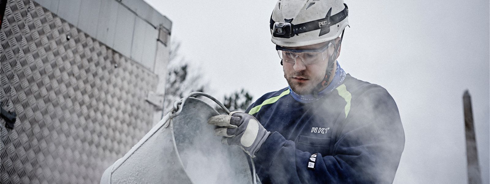 Using dry ice in the maintenance of cable joints